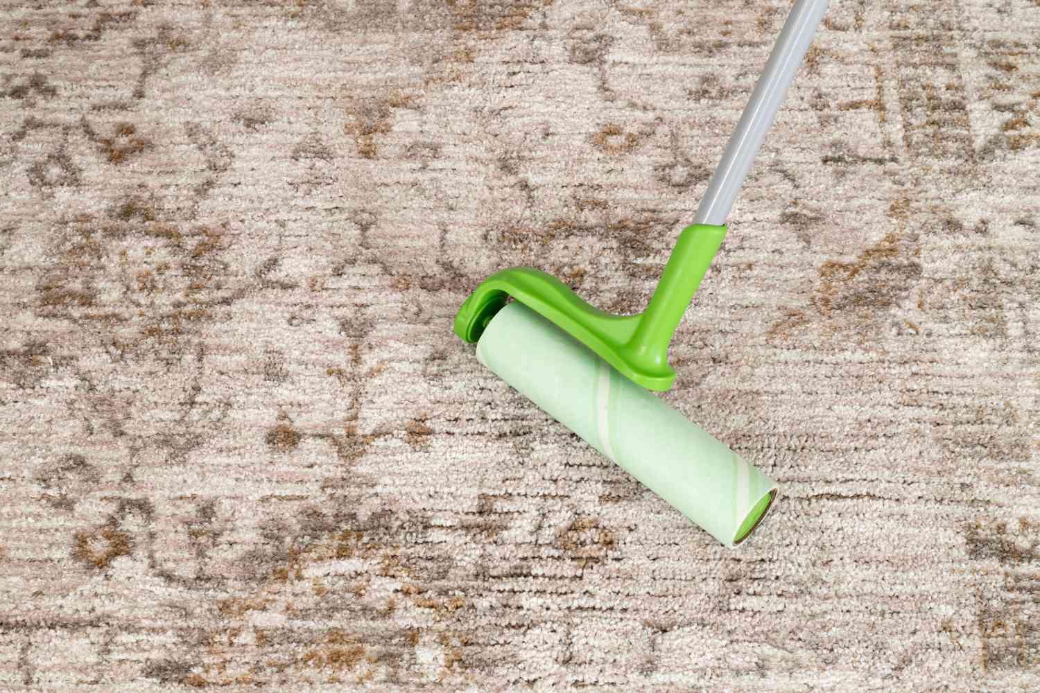 How to Clean a Rug Without a Carpet Cleaner: DIY Methods